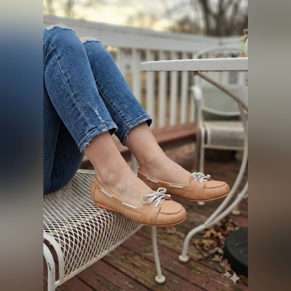 Bandolino Tan Leather Flats with White Accents Size 7M